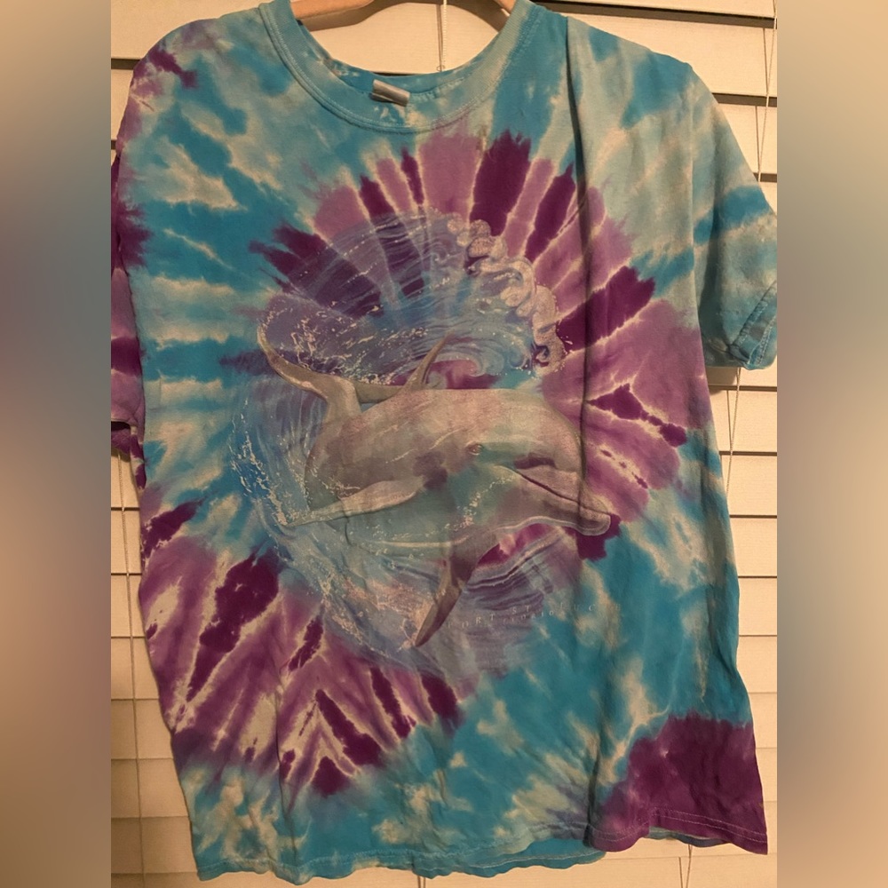 Dolphin tie dye graphic tshirt size large.